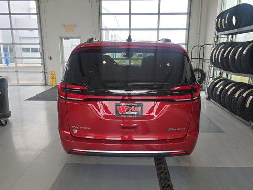 2025 Chrysler Pacifica L