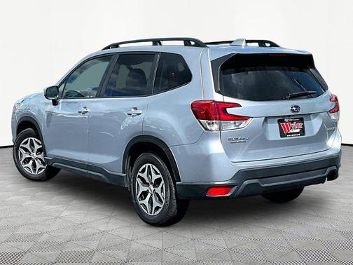 Ice Silver Metallic 2023 Subaru Forester Premium