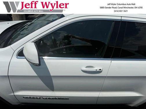 Bright White Clearcoat 2020 Jeep Grand Cherokee Laredo
