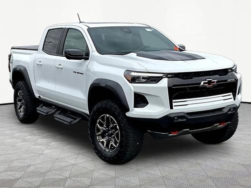 Summit White 2024 Chevrolet Colorado ZR2