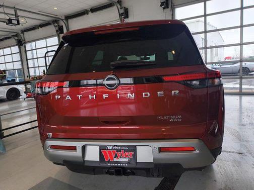2025 Nissan Pathfinder Platinum 4WD