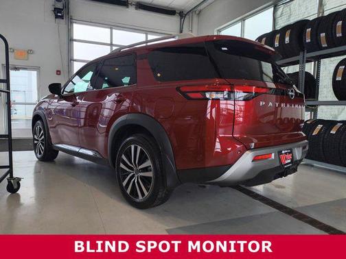 2025 Nissan Pathfinder Platinum 4WD