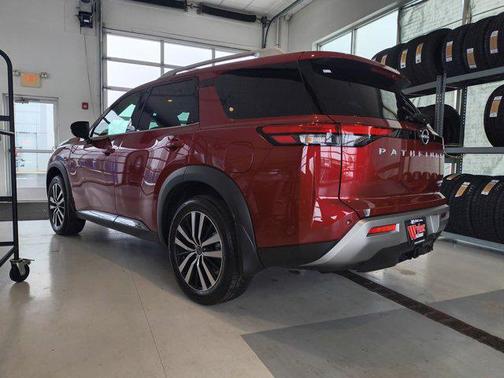 2025 Nissan Pathfinder Platinum 4WD
