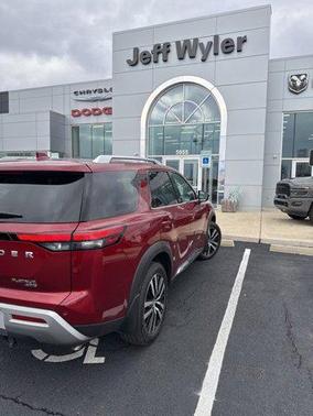 2025 Nissan Pathfinder Platinum 4WD