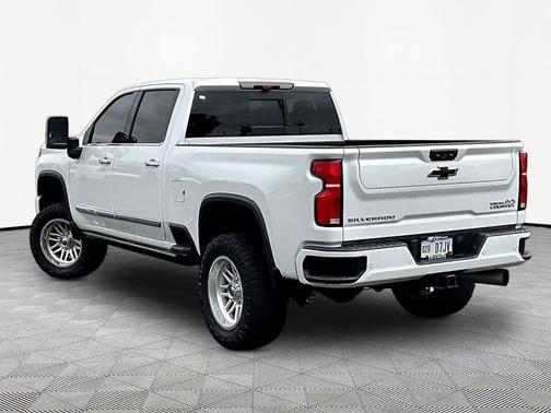 Iridescent Pearl Tricoat 2024 Chevrolet Silverado 3500 High Country