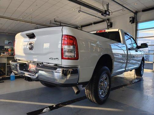 2022 RAM 2500 Tradesman Crew Cab 4x4 8' Box