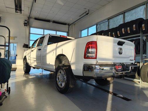 2022 RAM 2500 Tradesman Crew Cab 4x4 8' Box