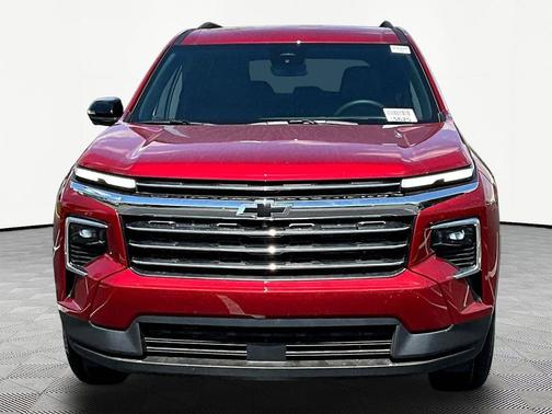 Radiant Red Tintcoat 2026 Chevrolet Traverse LT