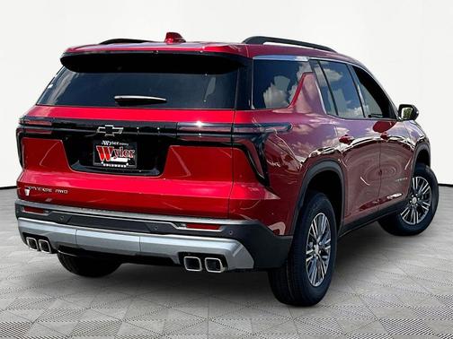 Radiant Red Tintcoat 2026 Chevrolet Traverse LT