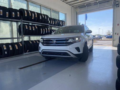 2022 Volkswagen Atlas 2.0T SE w/Technology 4MOTION