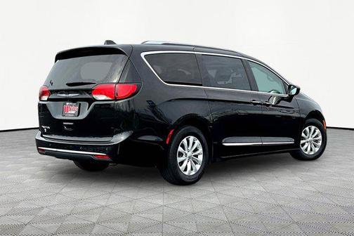 2018 Chrysler Pacifica Touring-L