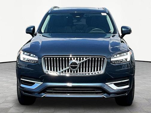 Denim Blue Metallic 2025 Volvo XC90 Plug-In Hybrid T8 Core 7-Seater