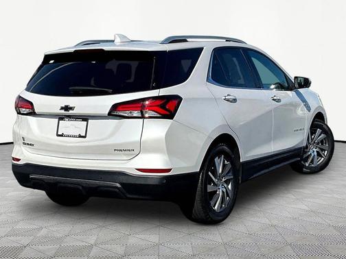 Iridescent Pearl Tricoat 2023 Chevrolet Equinox Premier w/1LZ
