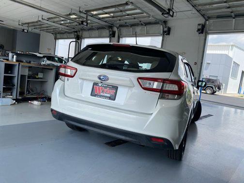 2017 Subaru Impreza 2.0i