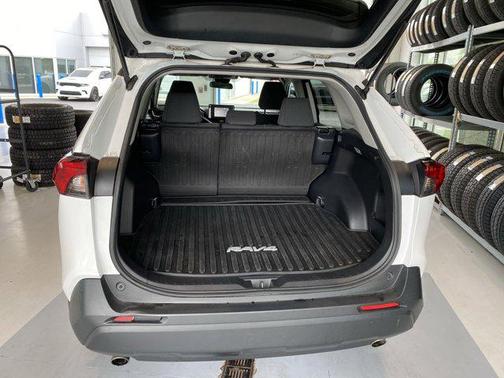 2020 Toyota RAV4 LE