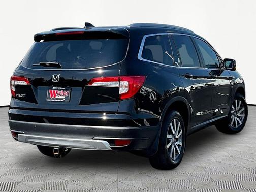 Crystal Black Pearl 2022 Honda Pilot AWD Black Edition