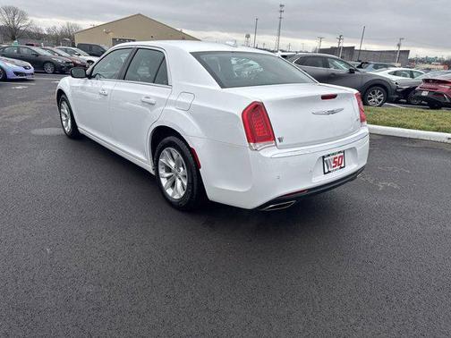 2023 Chrysler 300 Touring