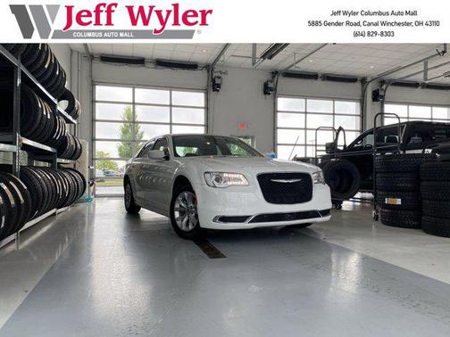 2023 Chrysler 300 Touring