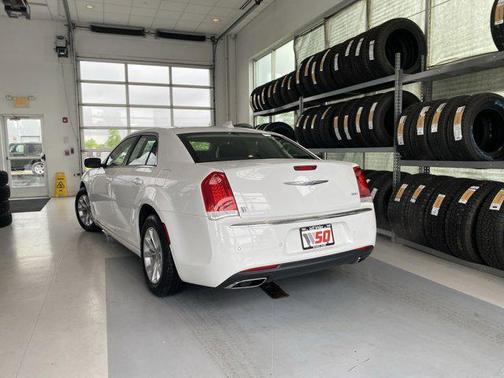 2023 Chrysler 300 Touring