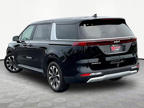 Aurora Black Pearl 2023 Kia Carnival EX