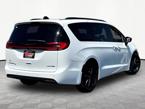 Bright White Clearcoat 2026 Chrysler Pacifica Limited