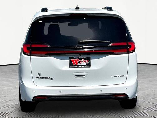 Bright White Clearcoat 2026 Chrysler Pacifica Limited