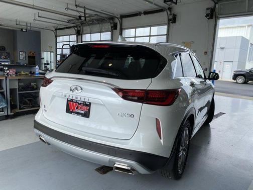 2023 INFINITI QX50 LUXE AWD