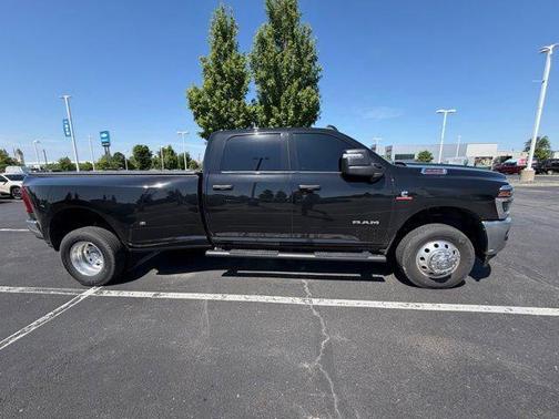 Diamond Black Crystal Pearlcoat 2025 RAM 3500 Tradesman Crew Cab 4x4 8' Box