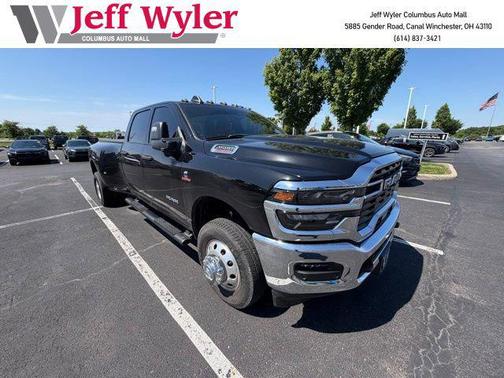 Diamond Black Crystal Pearlcoat 2025 RAM 3500 Tradesman Crew Cab 4x4 8' Box