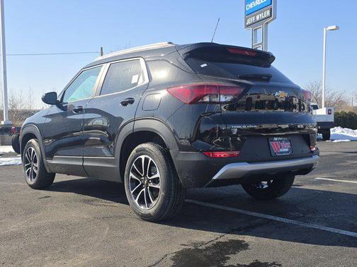 Mosaic Black Metallic 2026 Chevrolet Trailblazer LT