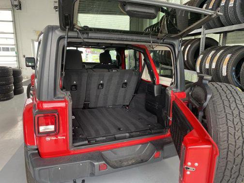 2020 Jeep Wrangler Unlimited Sahara