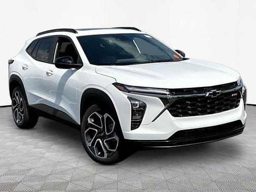 Summit White 2026 Chevrolet Trax FWD 2RS