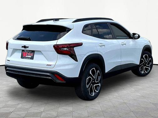 Summit White 2026 Chevrolet Trax FWD 2RS