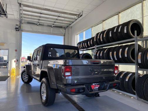 2023 Jeep Gladiator Sport S