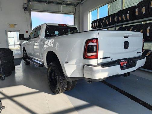 2024 RAM 3500 Laramie Crew Cab 4x4 8' Box