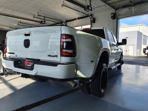 2024 RAM 3500 Laramie Crew Cab 4x4 8' Box