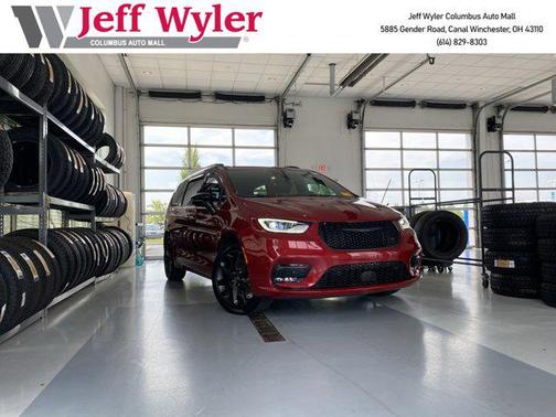 2024 Chrysler Pacifica Touring L