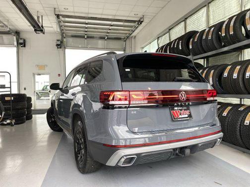2024 Volkswagen Atlas 2.0T SE w/Technology 4MOTION