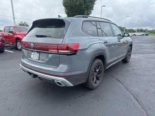 2024 Volkswagen Atlas 2.0T SE w/Technology 4MOTION