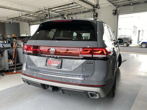 2024 Volkswagen Atlas 2.0T SE w/Technology 4MOTION
