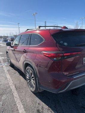 2021 Toyota Highlander Hybrid Platinum