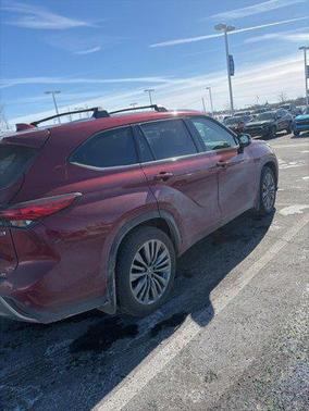 2021 Toyota Highlander Hybrid Platinum