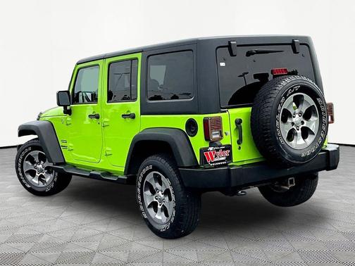 Gecko Pearlcoat 2013 Jeep Wrangler Unlimited Sport