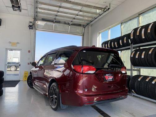 2020 Chrysler Pacifica L