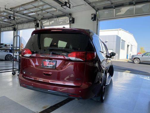 2020 Chrysler Pacifica L