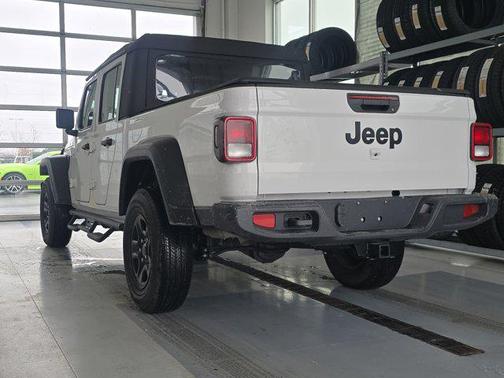 2023 Jeep Gladiator Sport