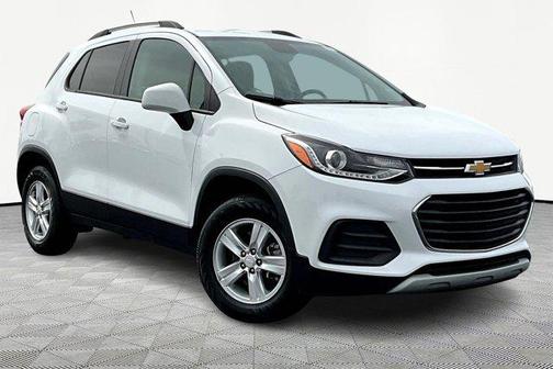 Summit White 2022 Chevrolet Trax LT