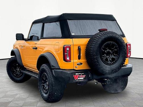 CYBER ORANGE MET TRI-COAT 2022 Ford Bronco Wildtrak
