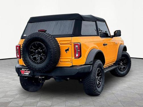 CYBER ORANGE MET TRI-COAT 2022 Ford Bronco Wildtrak