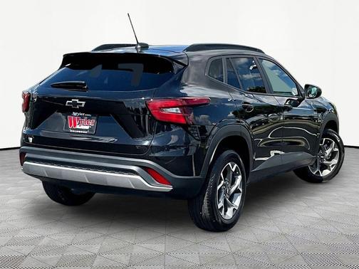 Mosaic Black Metallic 2024 Chevrolet Trax LT